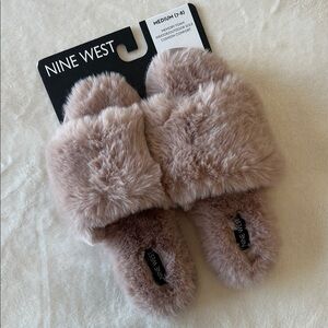 Nine West Plush Furry Slippers in Soft Pink US7-8 memory foam indoor/outdoor